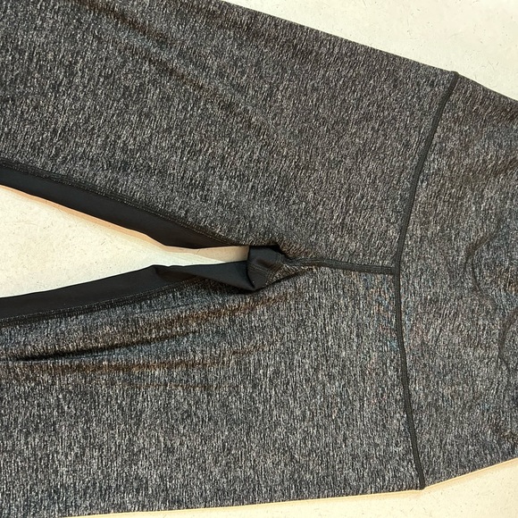 Set of two Victoria Secret leggings excellent - Picture 9 of 12